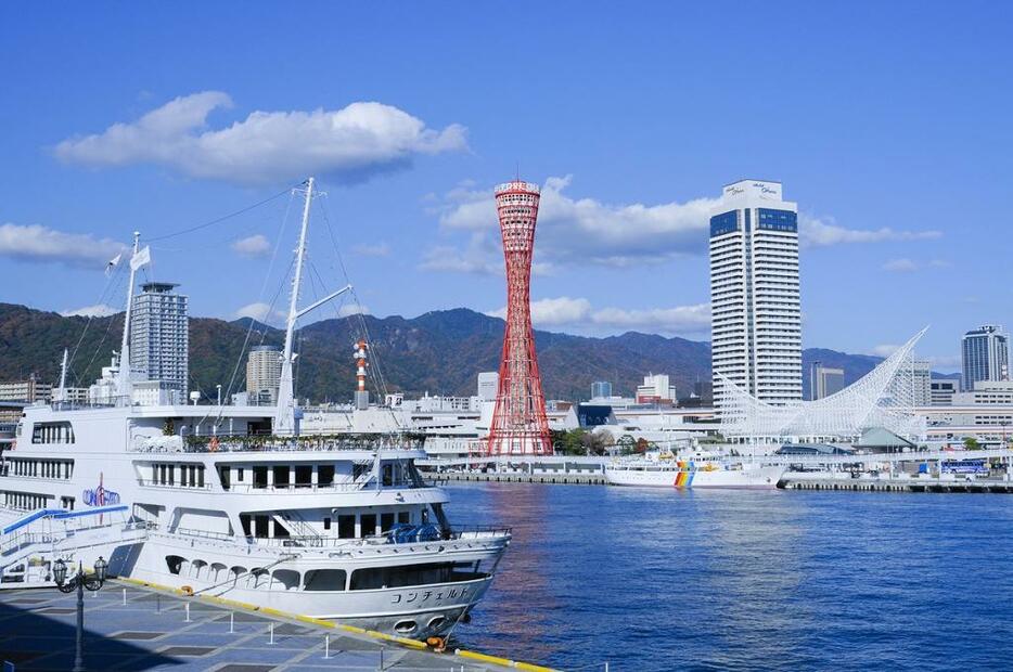 [写真]客船人気もあり活気づいている神戸港（アフロ）