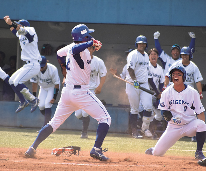 し烈な競争を勝ち抜いたメンバーがグラウンドで躍動し二次予選を突破。チーム一丸、地元の応援を背に受けて本大会でも暴れる