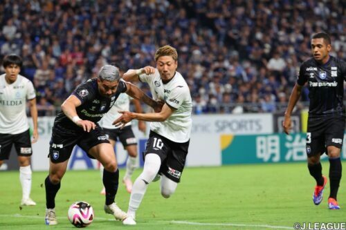 G大阪と湘南が対戦した [写真]＝J.LEAGUE via Getty Images