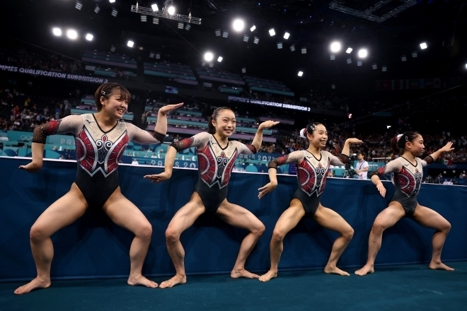 日本体操協会のロゴを模した渾身ポーズ。すでにパリ五輪を彩った名場面のひとつだ。(C)REUTERS/AFLO