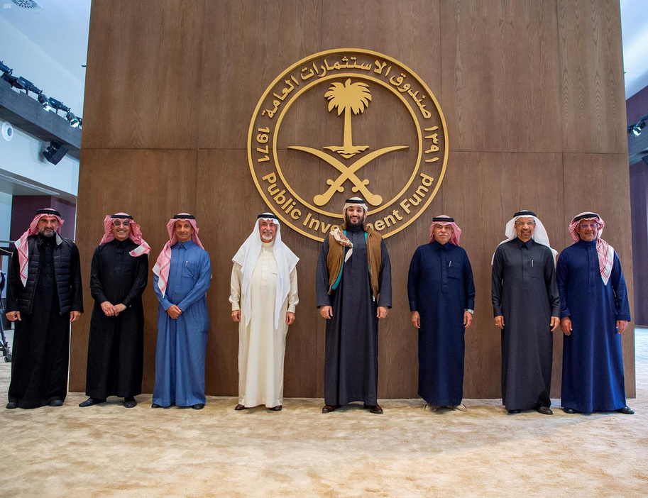 　サウジアラビアの政府系ファンド、パブリック・インベストメント・ファンド（ＰＩＦ）は７月１日、規制当局に提出した２０２３年決算で損益が１３８１億リアル（３６８億１０００万ドル）の黒字に大きく転換したことを明らかにした。２０２１年１月、リヤドで行われたＰＩＦの会議で撮影された提供写真（２０２４年　ロイター）