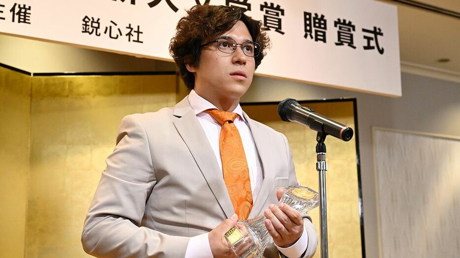 主演の木村昴が演じる、小説家志望の37歳・枝松脛男／『クラスメイトの女子、全員好きでした』（写真提供：読売テレビ）