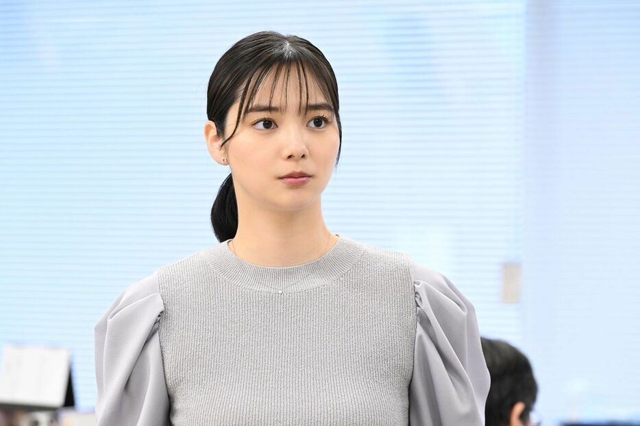 新川優愛演じる、編集者の片山美晴（写真提供：読売テレビ）