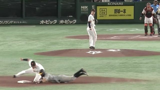 見事な連係プレーでタッチアウトに(画像:日テレジータス)