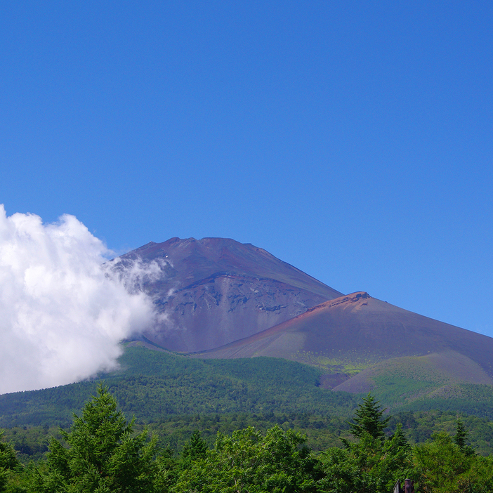 昨今「マナー問題」に揺れる富士登山ですが、登山好きの日本人ならやはり一度は登ってみたいものです