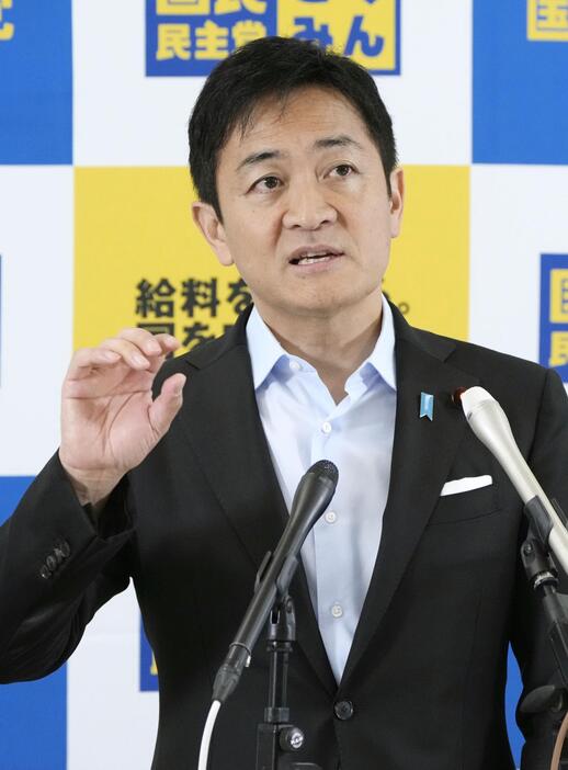 記者会見する国民民主党の玉木代表＝23日午前、国会