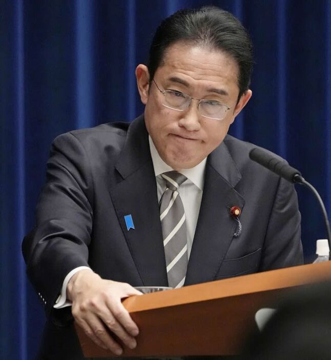 裏金問題について記者会見する岸田首相＝２０２３年１２月１３日