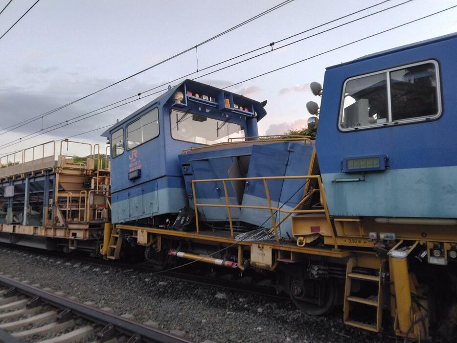 保守用の車両が衝突した事故現場（JR東海提供）