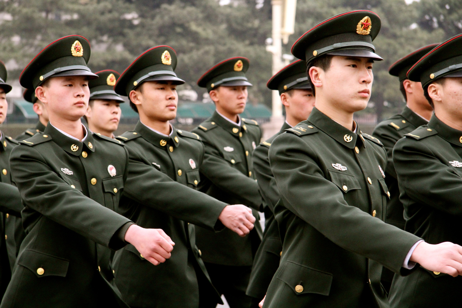 天安門広場を行進する中国軍（CornishPhotography/gettyimages）