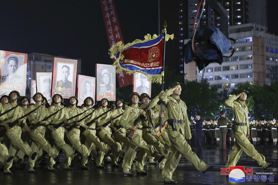 朝鮮戦争休戦71年を記念して行われた軍のパレード＝27日、平壌（朝鮮中央通信＝共同）