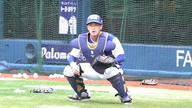 1軍に合流し試合前練習を行うDeNA・松尾汐恩選手