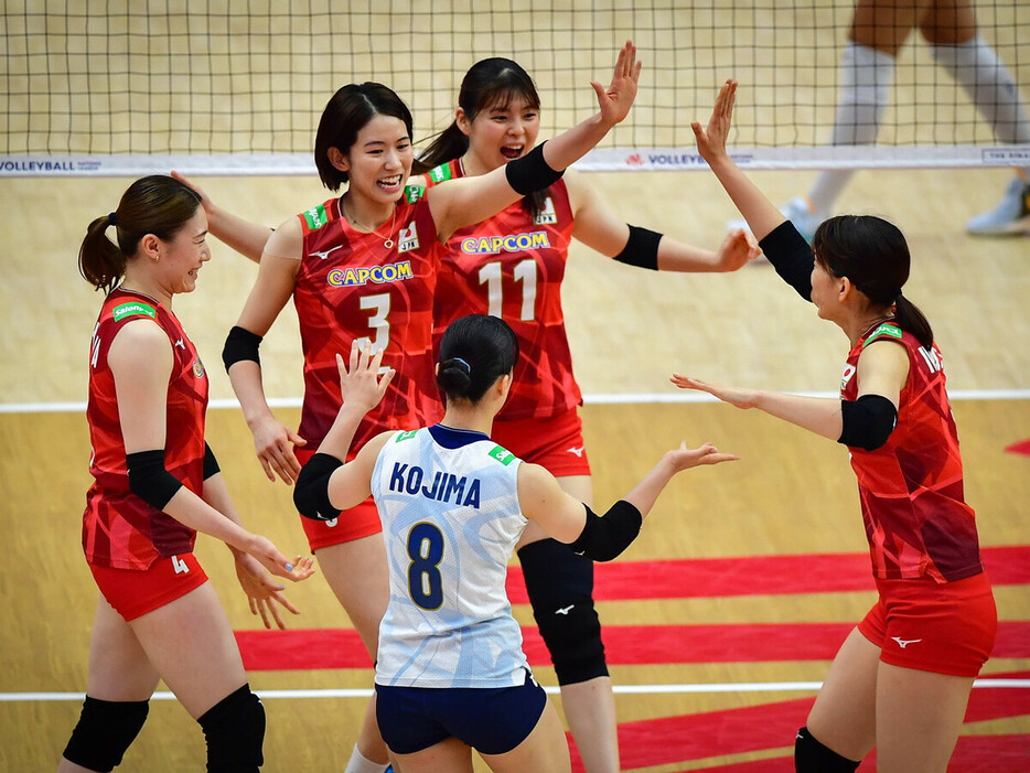 ネーションズリーグで銀メダルを獲得した女子日本代表 photo by FIVB