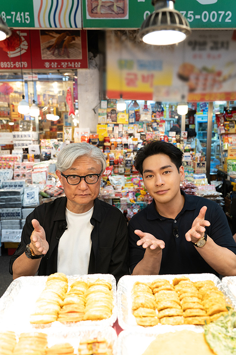 柳楽優弥（右）と堤幸彦監督