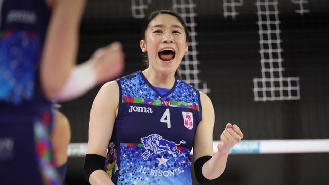 パリ五輪メンバーに選出された女子バレーボール日本代表の石川真佑選手(写真：アフロ)
