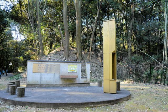 撤去される前の朝鮮人追悼碑=2024年1月14日、群馬県高崎市綿貫町の「群馬の森」