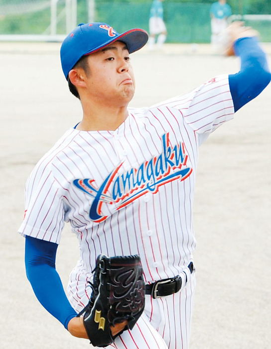 最速146キロの直球で三振を奪う山村学園のエース西川