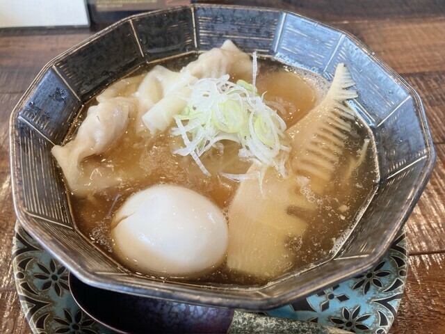 「醤油らぁ麺」（1,000円）＋「煮卵」（150円）＋「雲呑」（300円）