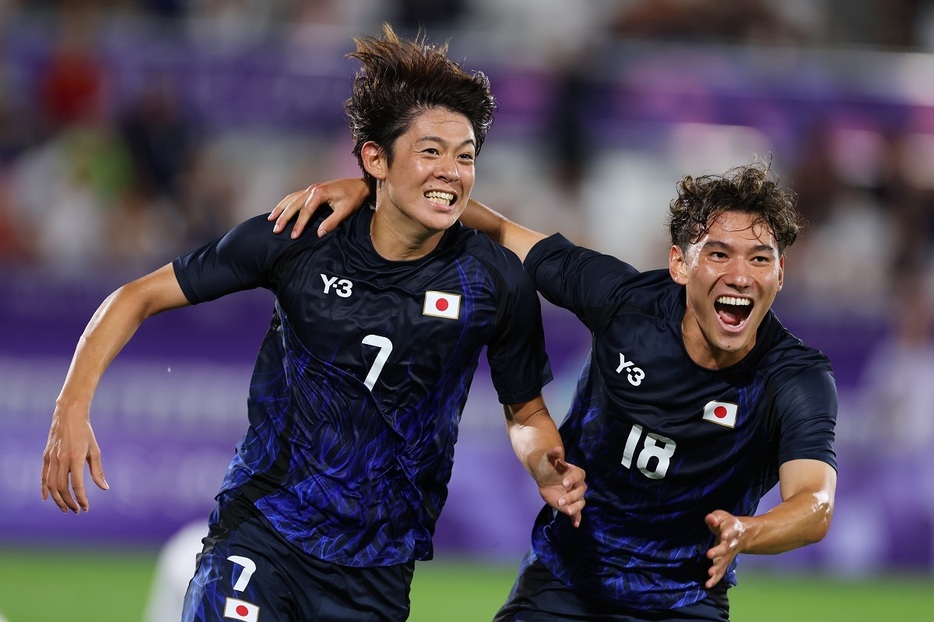 決勝ゴールを決めた山本（左）（写真：森田直樹/アフロスポーツ）