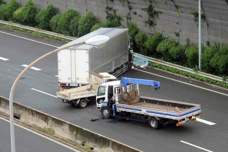 クルマに乗っていると、事故に遭遇してしまうケースがある。その場合、どちらが悪いかどうかで保険の適用額の割合が変わってくる。ただ、時と場合にもよるので、「この場合は○；◯」と判断できない。