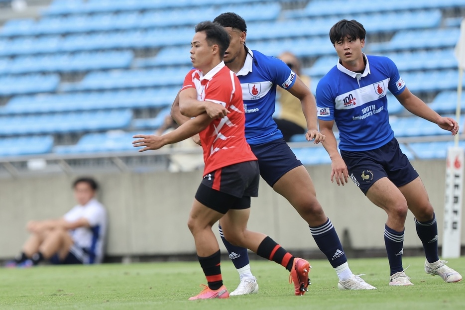 「対抗戦選抜」の一員として出場した山本晴大（赤）（撮影：福島宏治）