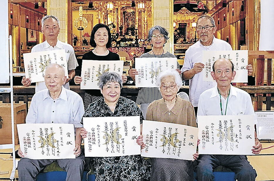 最優秀の竹内さん（前列左から２人目）と総合賞上位者