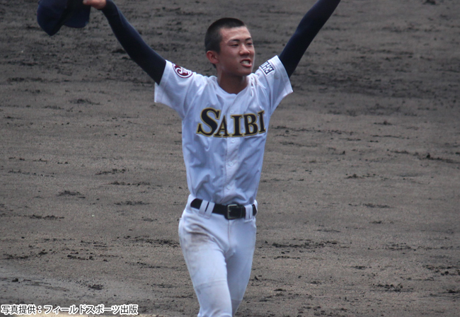 1回裏一死からのロングリリーフで勝利を引き寄せた済美・北松優翔（3年）　写真提供：フィールドスポーツ出版