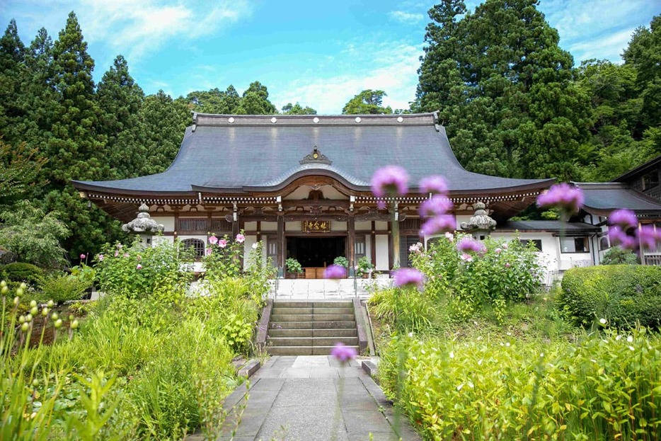 謙信公が7歳から14歳まで厳しい文武の修行を受けた林泉寺（写真提供◎越乃さん以下同）