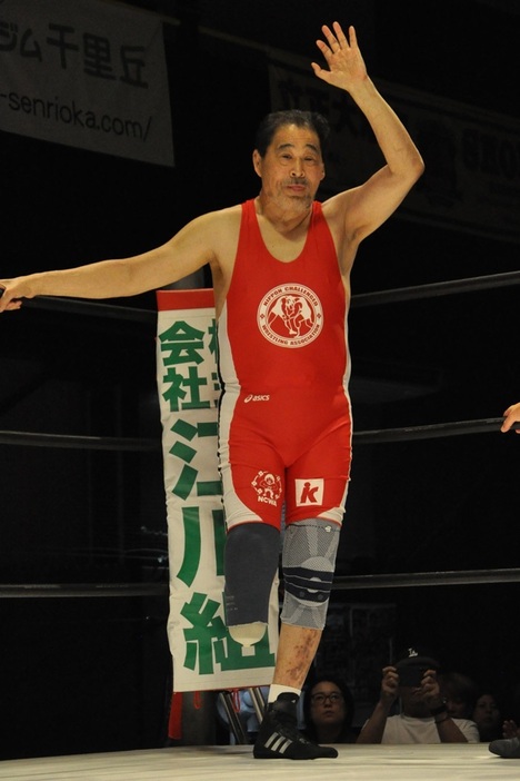 プロレスの試合とは異なり、義足を外してリングに立った