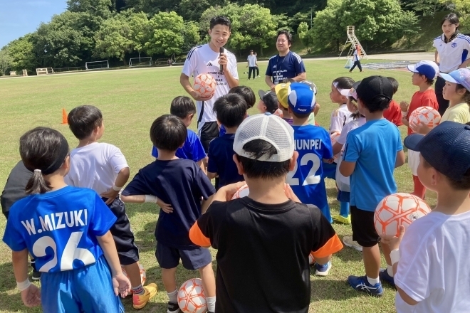 今オフにも地元・愛知でのサッカー教室に参加。「子どもたちの記憶に残れたら嬉しい」と語った。(C)SOCCER DIGEST