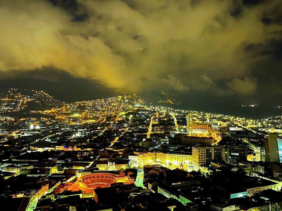 世界遺産「キトの市街」の夜景