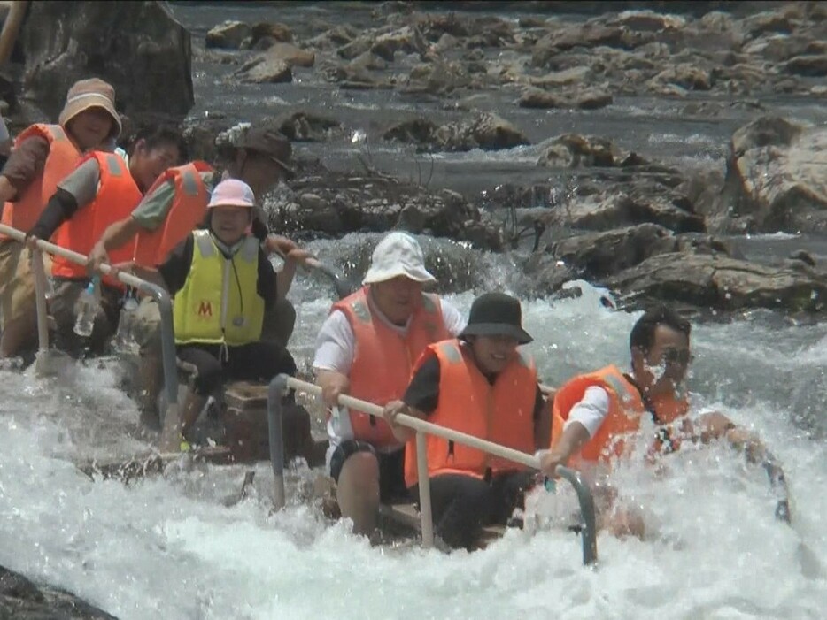 北山川で楽しめる観光イカダ下り