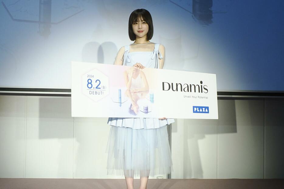 「PLAZA『Dunamis』新商品発表会」にスペシャルゲストとして出席したなえなのさん