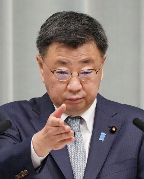 官房長官の辞表を提出後、記者会見する松野博一氏＝２０２３年１２月１４日、首相官邸