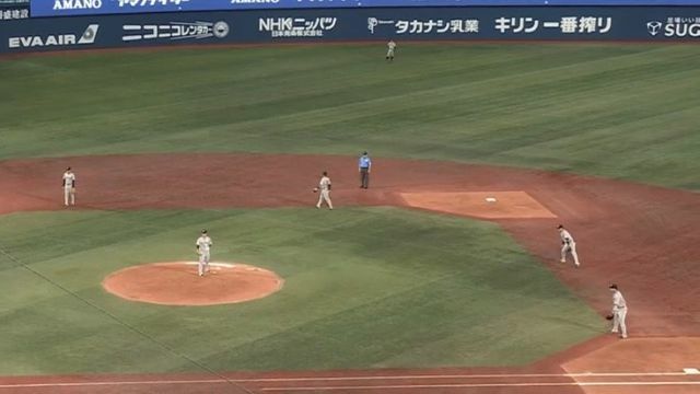 1アウト3塁で巨人の内野は前進守備