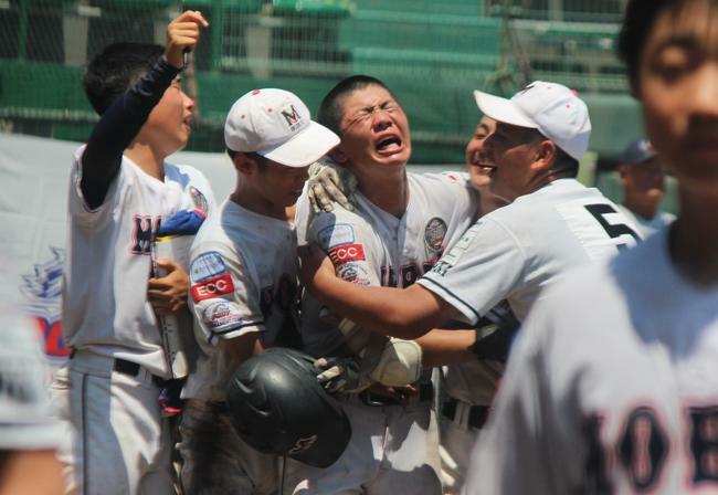 試合後、うれし涙が止まらない南大阪ベースボールクラブポニー・水野兼吾