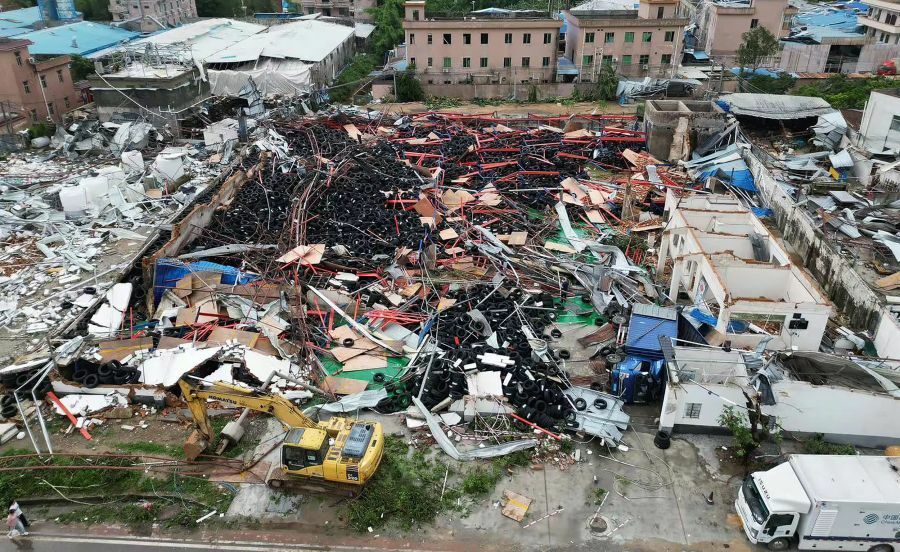 《巨大な竜巻で５人が犠牲に》４月、南部・広東省で巨大な竜巻が発生。工場の建物141棟が被害を受けて５人が死亡、30人以上が負傷した