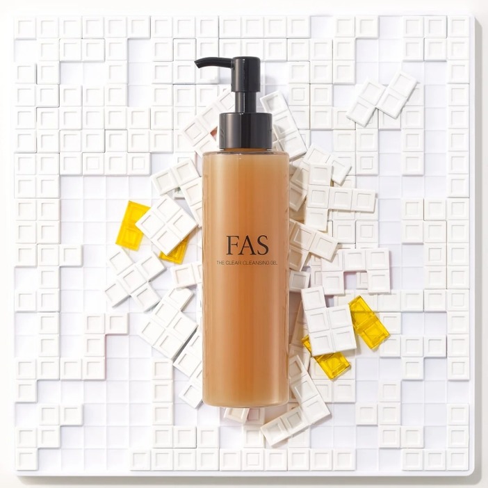 FAS ザ クリア クレンジングジェル 180ml ¥5,940／シロク