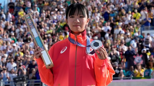 パリオリンピックで銀メダルを獲得したスケートボードの赤間凛音選手(写真：AP/アフロ)