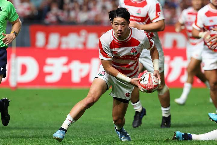 スクラムハーフの小山が地元・北海道で代表初スタメンを飾った。(C) JRFU