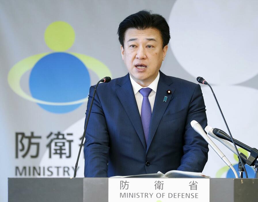 記者会見する木原防衛相＝19日午前、防衛省