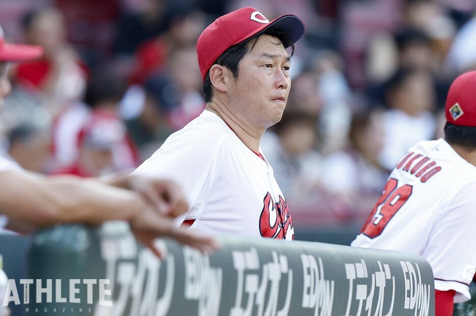 新井監督のボブルヘッド人形は、4月に開催された2試合で、2万人限定で配布された。