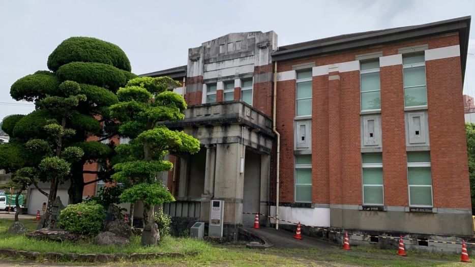 長崎大学片淵キャンパス内にある、瓊林会館〈旧長崎高等商業学校研究館〉