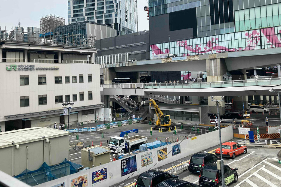 渋谷駅西口で進められる地下歩道工事の様子