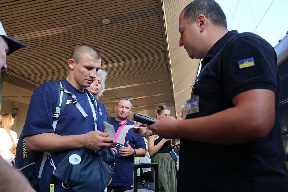 パリ五輪へ向けて出発するウクライナのボクシング選手（7月22日、キーウ）　　Ukrinform/Cover Images via Reuters Connect