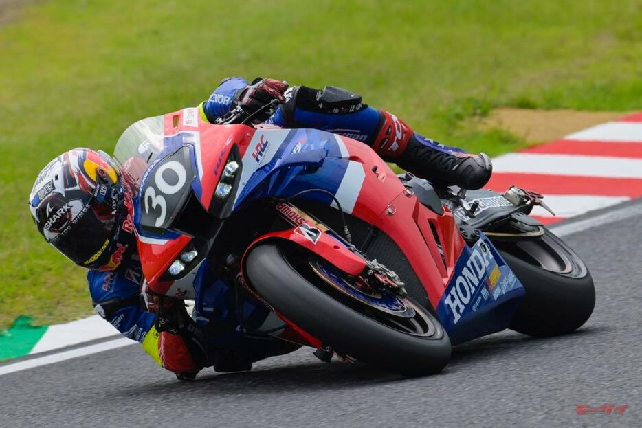 MotoGPライダーのヨハン・ザルコ選手も参戦し、優勝を果たしたチームHRC with 日本郵便（CBR1000RR-R SP）