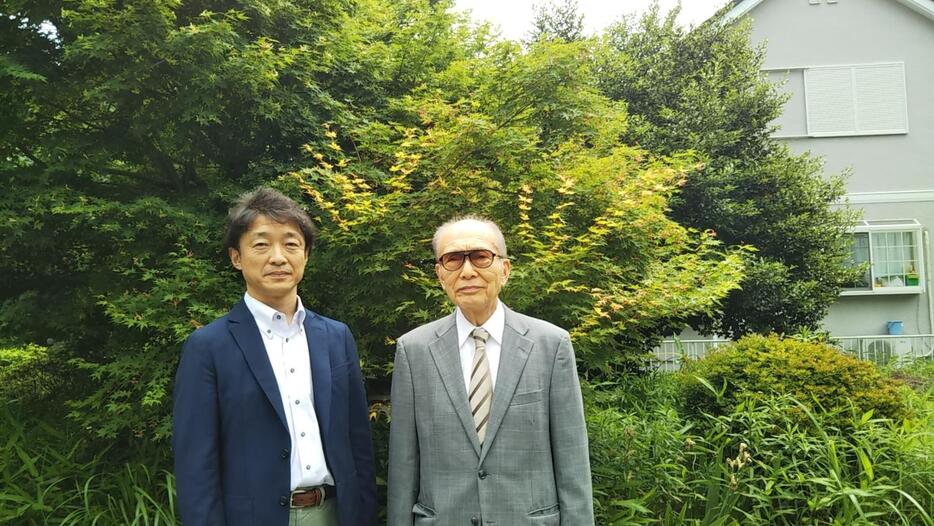 左：株式会社さかもと 代表取締役 坂本 英典 氏　右：さかもと氏の父(会長)