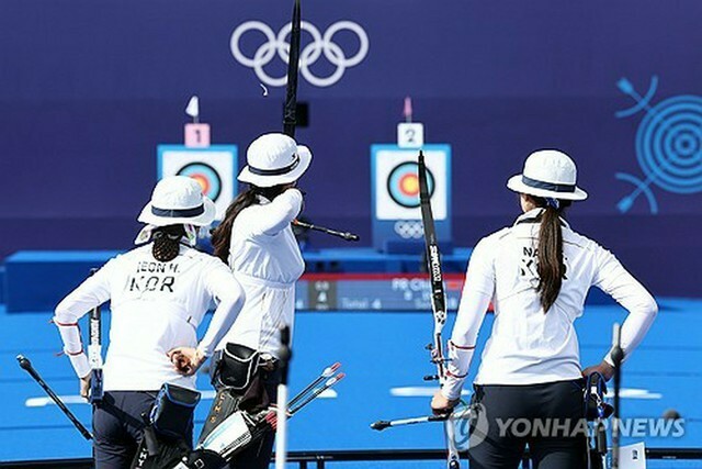 アーチェリー女子団体で最後の矢を射る韓国代表＝28日、パリ（聯合ニュース）