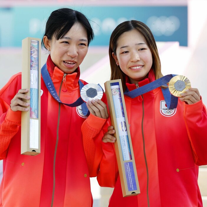 2位になった赤間（左）と優勝した吉沢（右）　写真／共同通信社