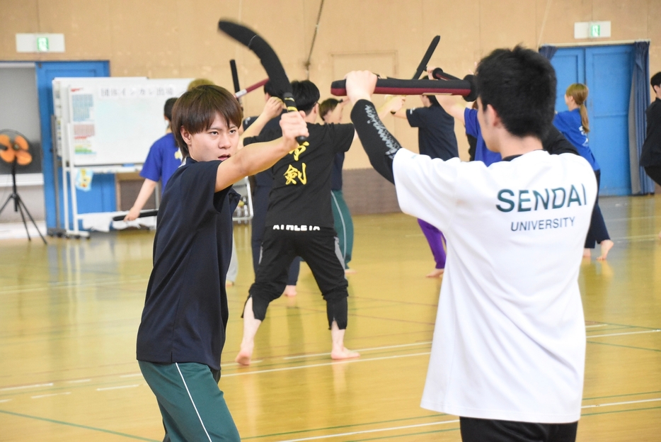 仙台大で開催されたスポーツチャンバラ体験交流会