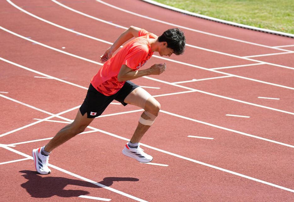 陸上の事前合宿で調整する豊田兼＝パリ郊外（共同）